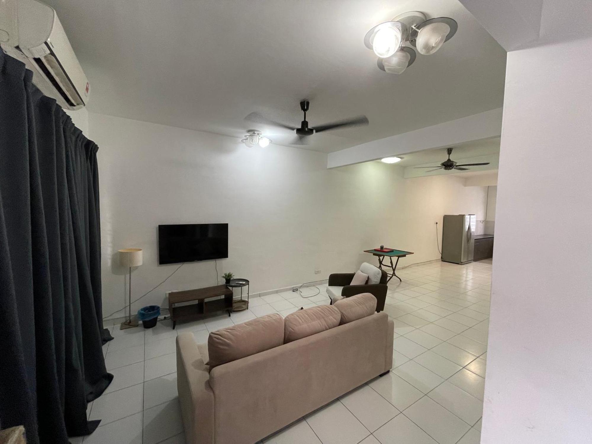 Desa Tebrau 2 5mins Ikea Toppen Peikin Aicc Helixuan Restaurant Holiday home Johor Bahru